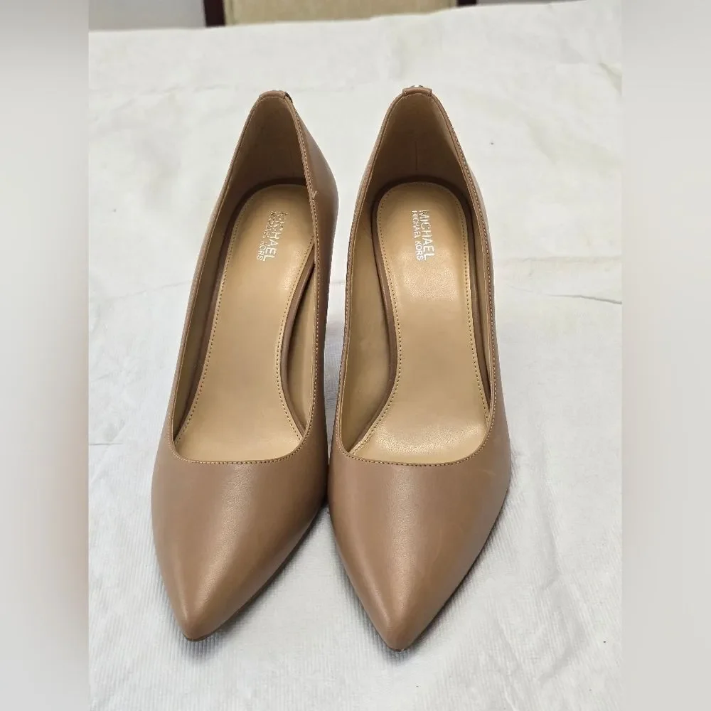 Michael Kors Elegant Logo Tan Pumps New